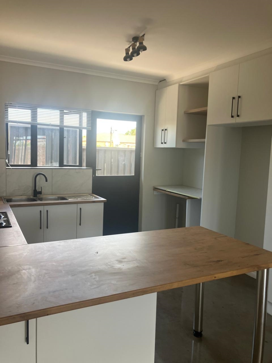 To Let 2 Bedroom Property for Rent in Windsor Park Eastern Cape